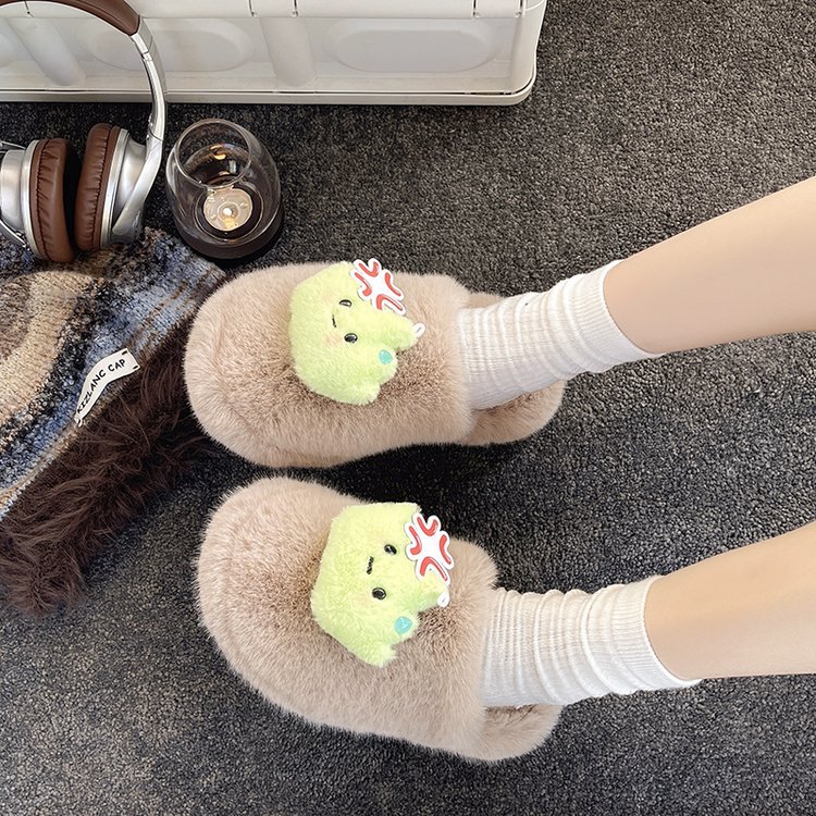 Cute, trendy and niche design with a girlish heart 2025 autumn and winter cute, casual and versatile warm furry slippers Application Scenario