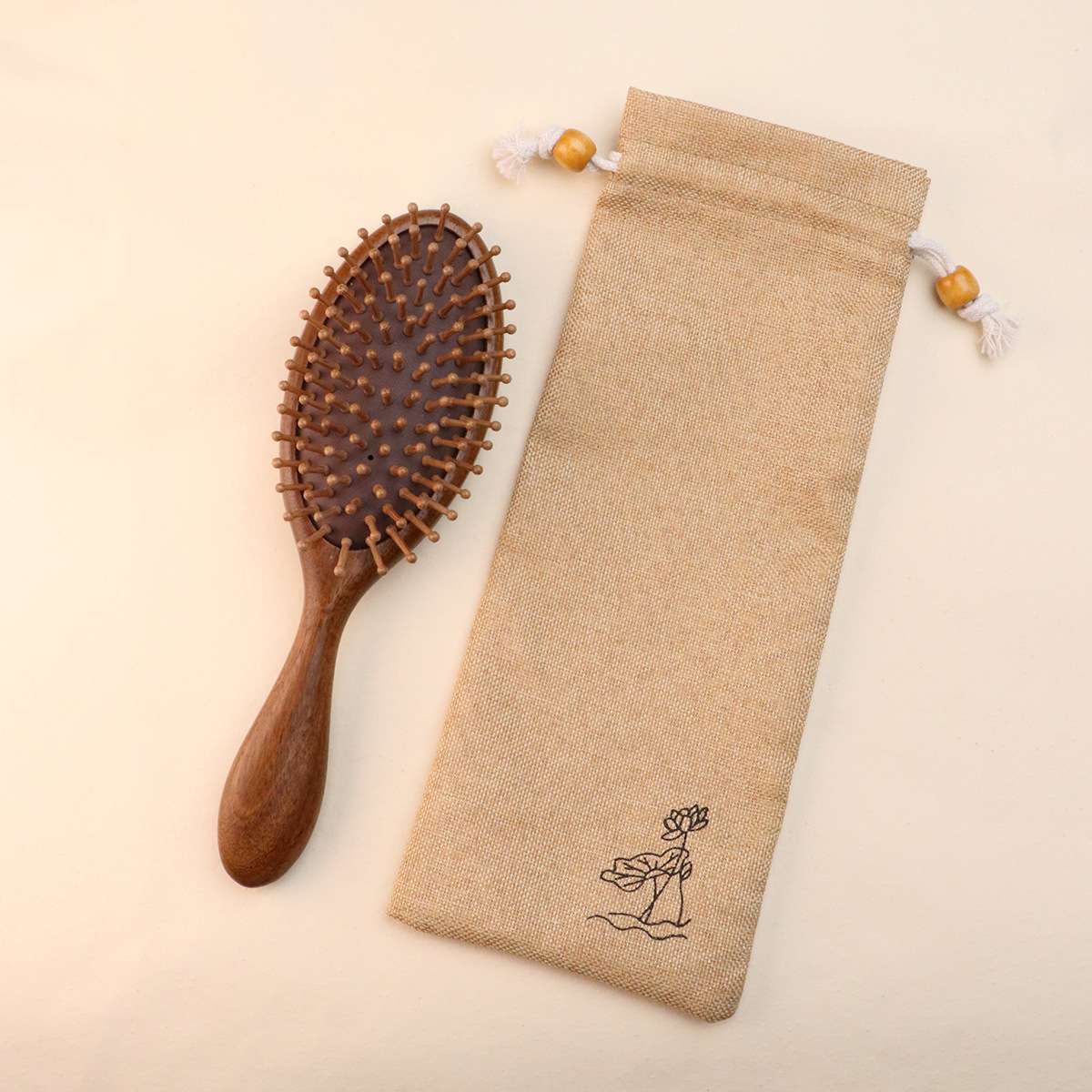 Beauty care, makeup, beauty tools, air cushion comb, wooden comb, small massage comb, hair comb, hair comb, air cushion comb, portable comb, hair care comb, air cushion comb, massage comb, sandalwood comb Application Scenario