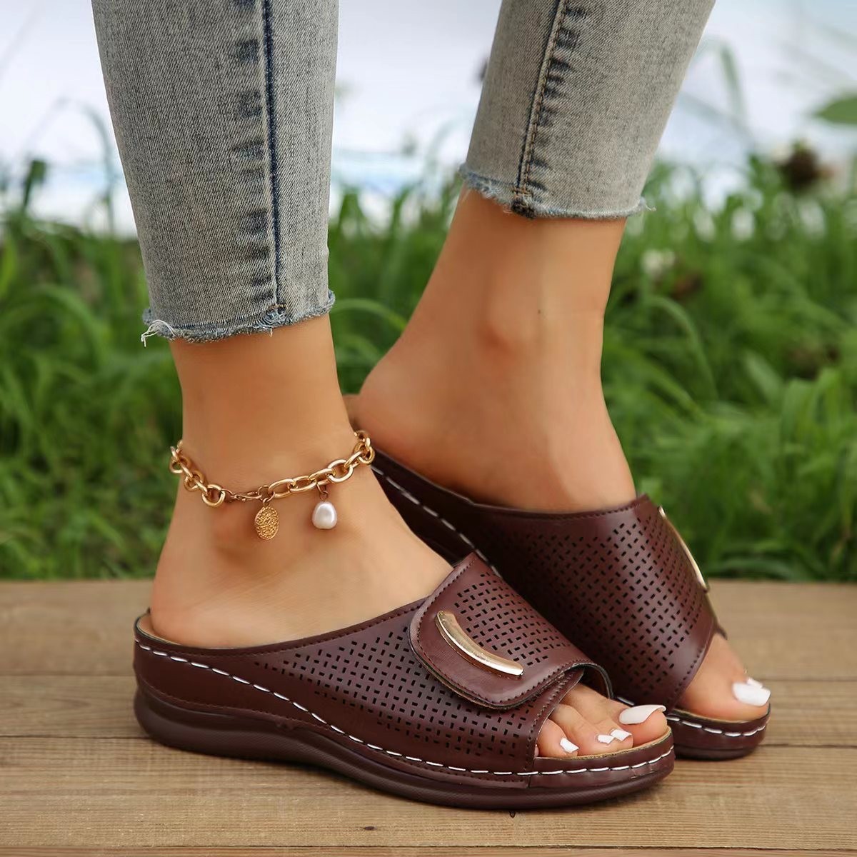 2023 New export large-sized wedge heel sandals for women, wide band one-strap breathable casual shoes, solid color wedge heel women's shoes full figure