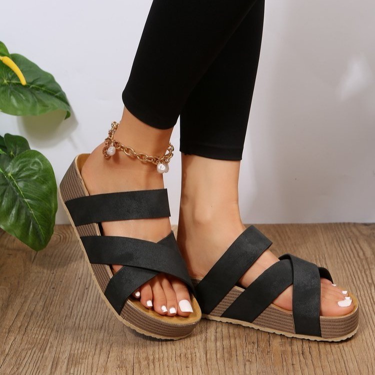 Cross-border large-sized casual flip-flops for women 2023 European and American new flat thick-soled one-line cross-woven beach sandals for women details Picture