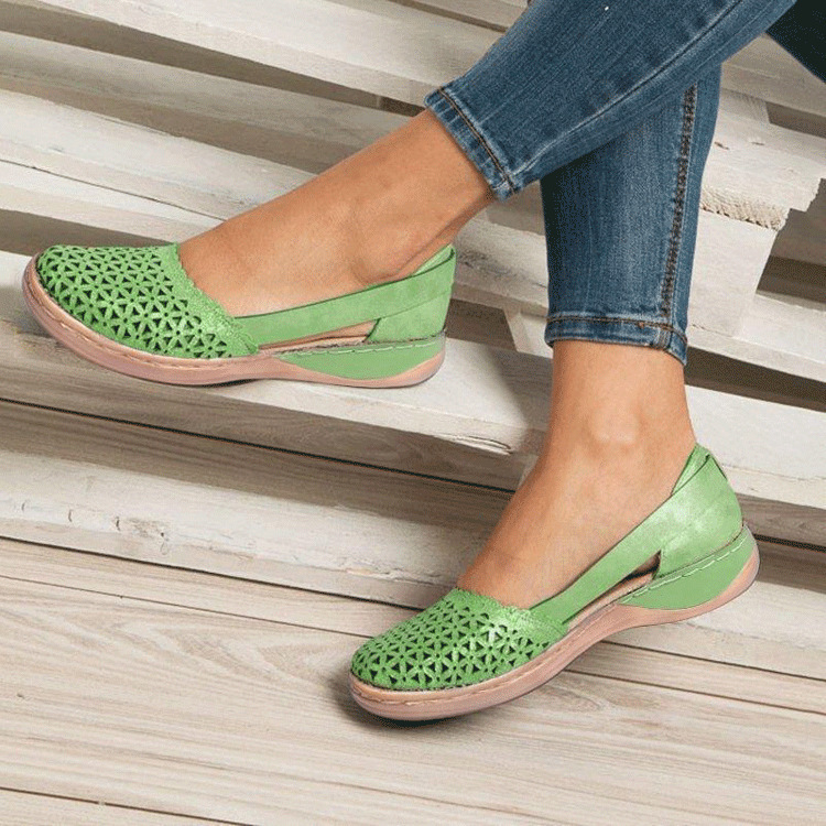 wish's 2021 new style of independent station fashion sandals for women with a hollowed-out top, size 43 large flat sandals for women Application Scenario