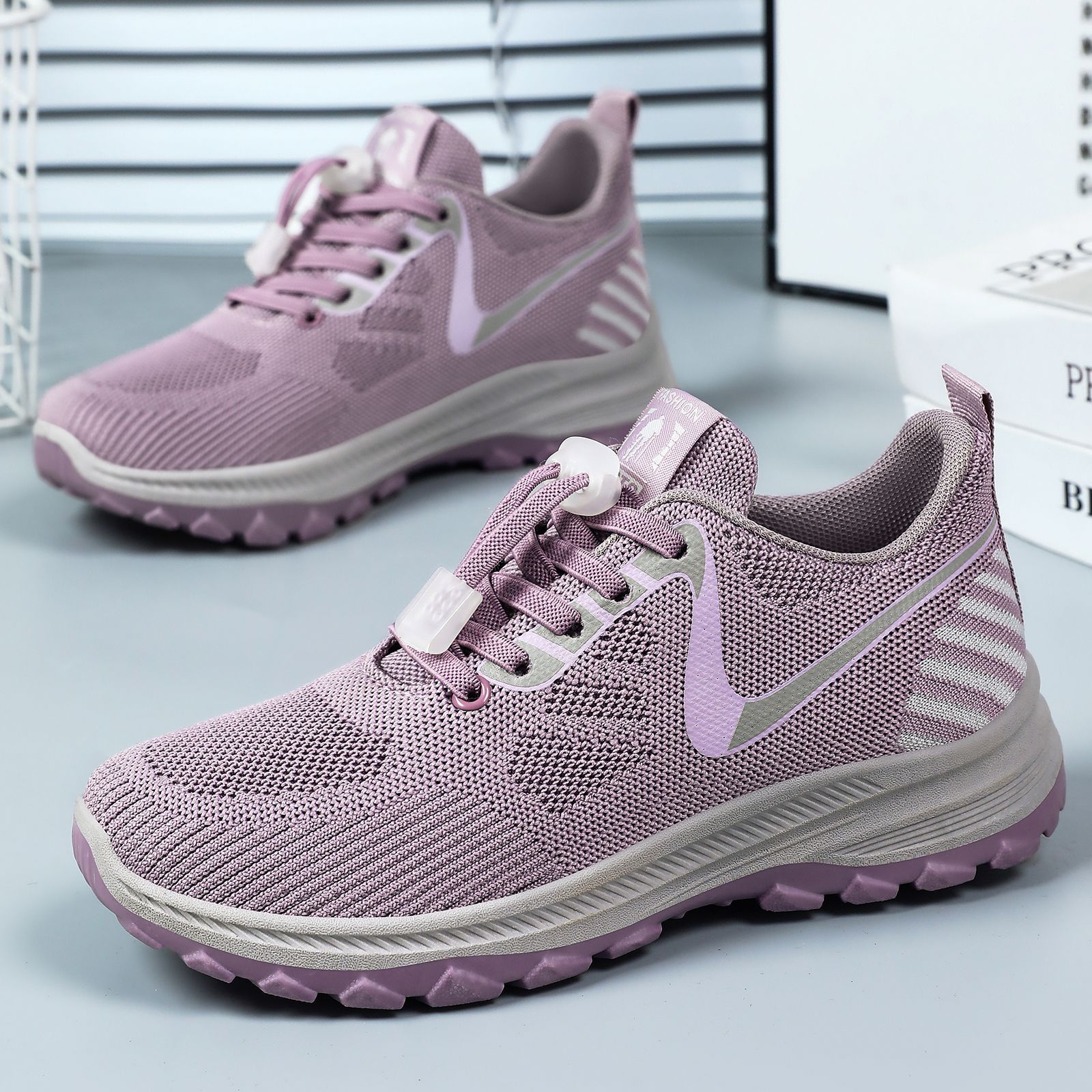 Women's autumn new style travel shoes, breathable and comfortable, middle-aged and elderly walking shoes, soft-soled running shoes, outdoor sports shoes full figure