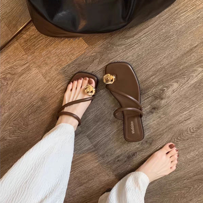 Southeast Asian cross-border square-toed golden buckle flip-flops for women in the summer of 2025, simple low-heeled sandals for outerwear details Picture