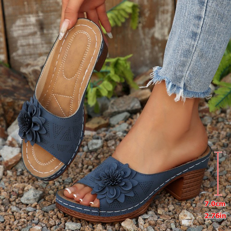 New style of large-sized women's shoes for export in spring/Summer 2025, cross-border wedge heels with exposed toes, outerwear slippers for women, European and American flip-flops Specification drawing