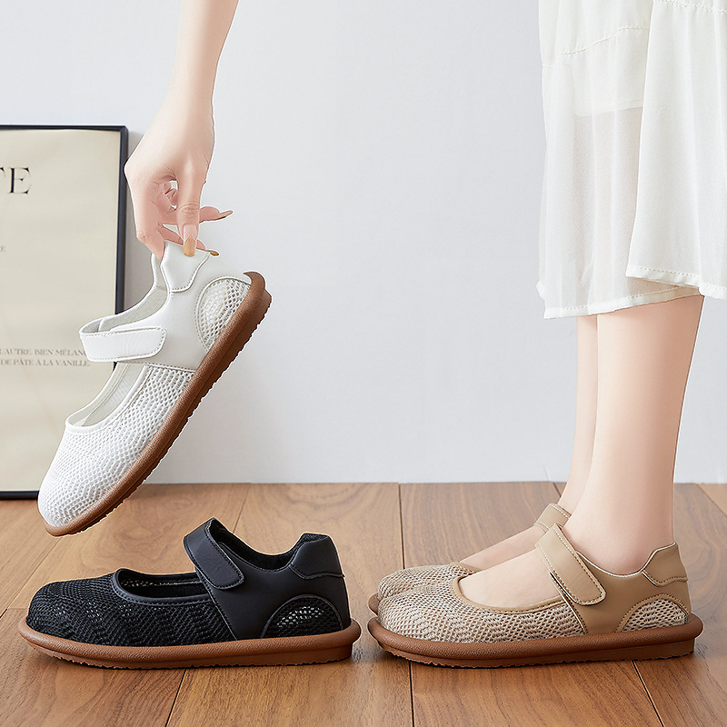 Women's shoes, breathable shoes for middle-aged and elderly mothers, single shoes, comfortable old Beijing grandma shoes, casual soft-soled women's cloth shoes Application Scenario
