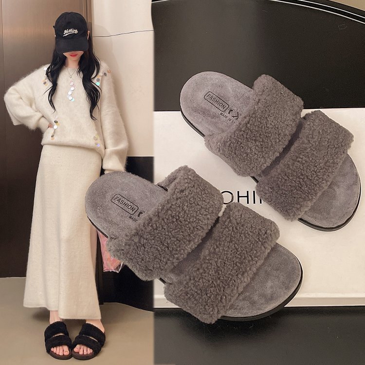 The new 2025 style of "Fluffy Slippers for Women" is versatile, fashionable, flat and casual. It can be worn outside and is suitable for lazy women full figure