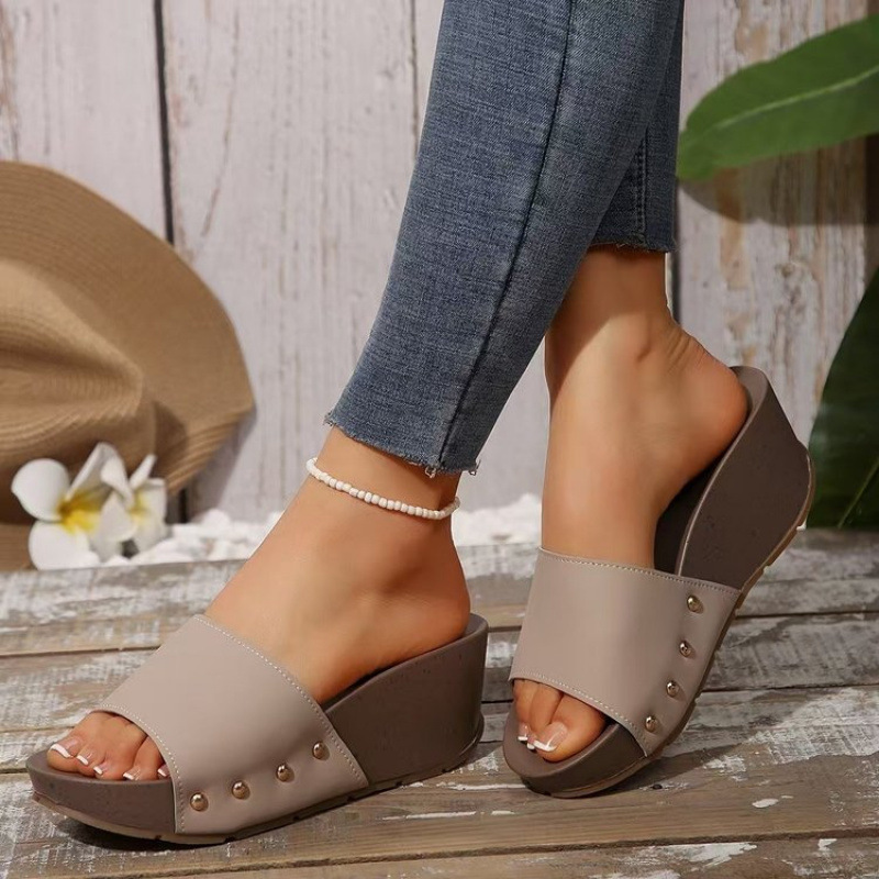 New large-sized thick-soled waterproof platform rivet sandals for women's outerwear with a one-piece strap for cross-border trade Application Scenario