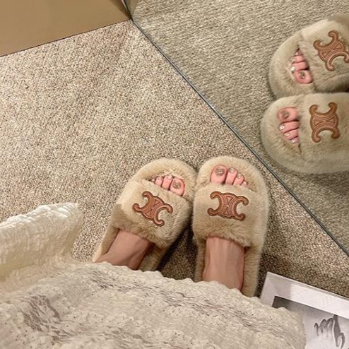 For women's outerwear in the autumn and winter of 2025, there are thick-soled white casual woolen flip-flops with a small chanty style details Picture