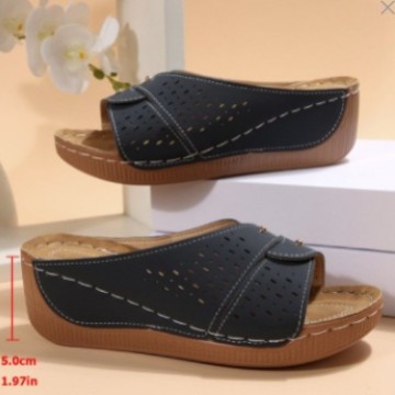 Cross-border European and American large-sized export women's shoes 2025 summer new style European and American cool slippers, wedge heel thick-soled hollowed-out slippers Application Scenario