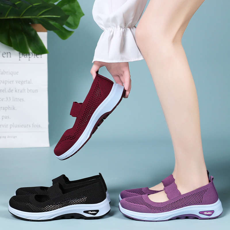 New breathable casual shoes for women, soft soled hollowed-out mom shoes. A pair of old Beijing cloth shoes for women Specification drawing