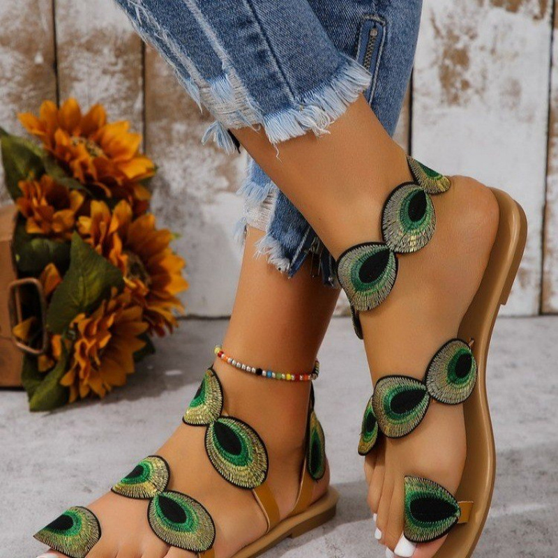 2025 Summer New style of sandals for cross-border trade, TUME ethnic flat women's shoes, large-sized beach sandals sandal Application Scenario