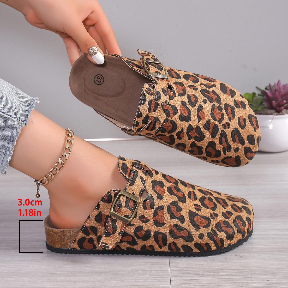 For women in summer, wear round-toed half-flip-flops with a pair of sandals Application Scenario
