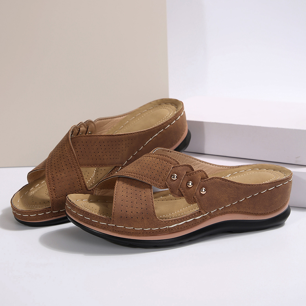 Wedge heel women's slippers in stock, size 43 hollowed-out cross-border export women's shoes, 2024 independent station in Europe and America, thick-soled slippers wholesale details Picture