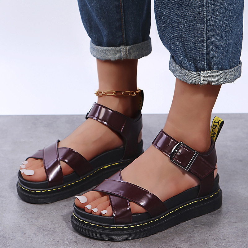 2023 Cross-border Summer Women's Sandals: thick-soled Martin sandals, women's Roman buckle beach shoes, sponge flat sandals Application Scenario