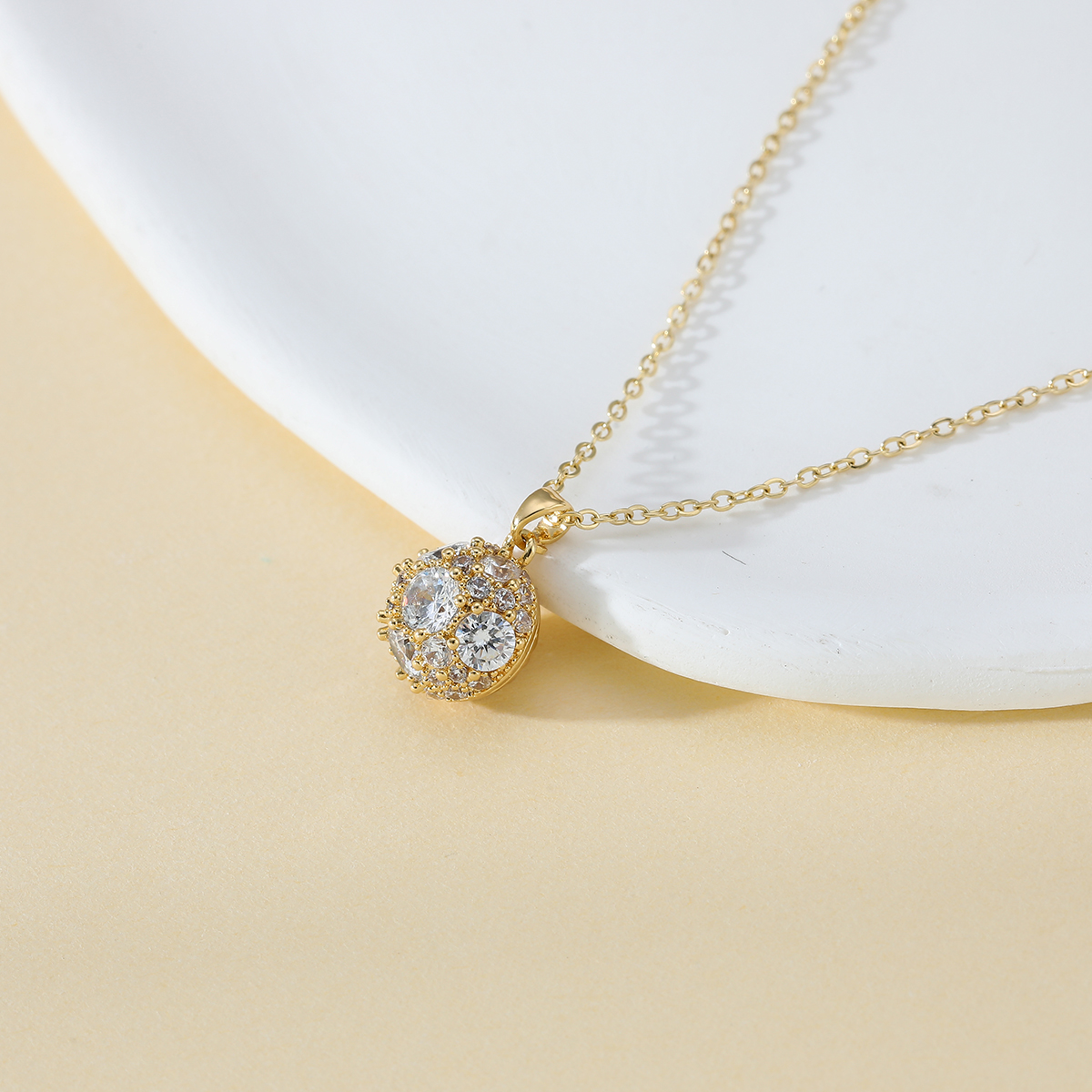 Xuhui brand premium copper-plated real gold and zircon inlaid high-quality, fashionable and versatile three-dimensional spherical necklace pendant Specification drawing