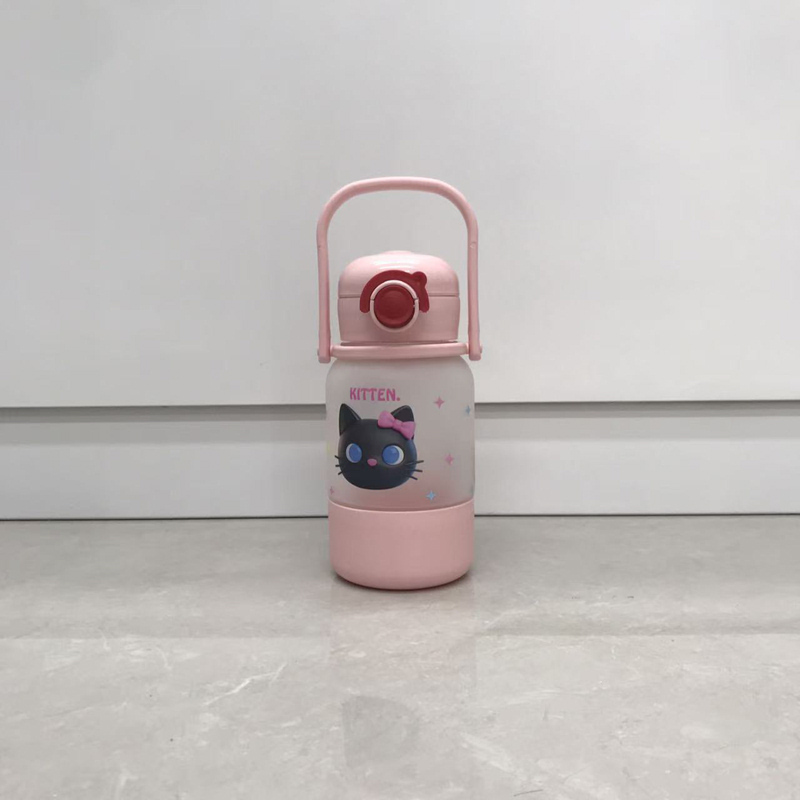 卡通动物儿童吸管水杯 便携提手防漏水壶 宝宝可爱萌趣幼儿园喝水杯详情3