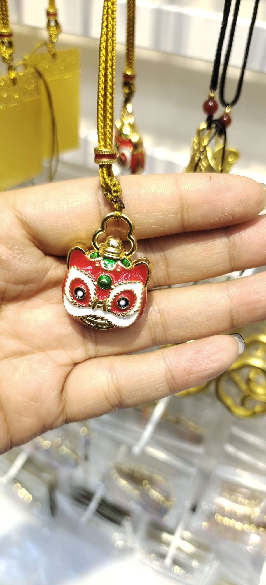A wide range of fashionable accessories and decorative items are carefully selected. There are various styles to choose from, suitable for matching with trendy accessories Item Picture