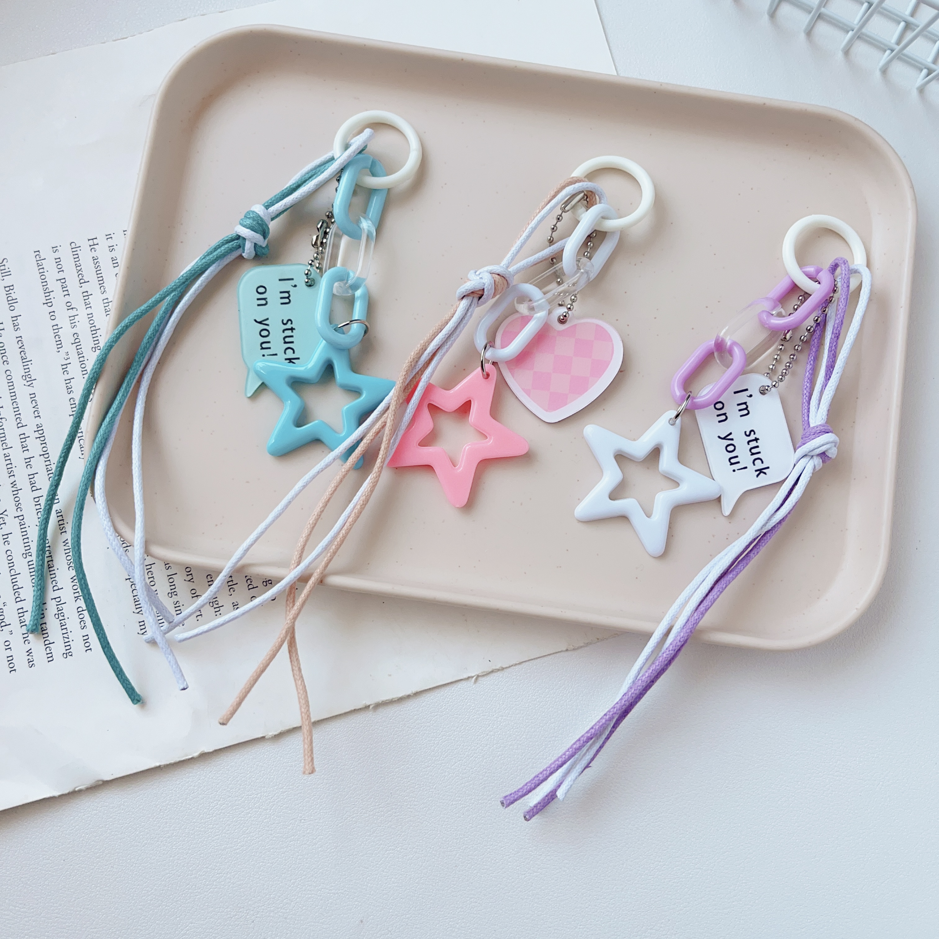 وحبال منسوجة يدوياً من نوع Aklek تُمسك بالحبل، وتمسك بمفاتيح من نوع Dy Diy Item Picture