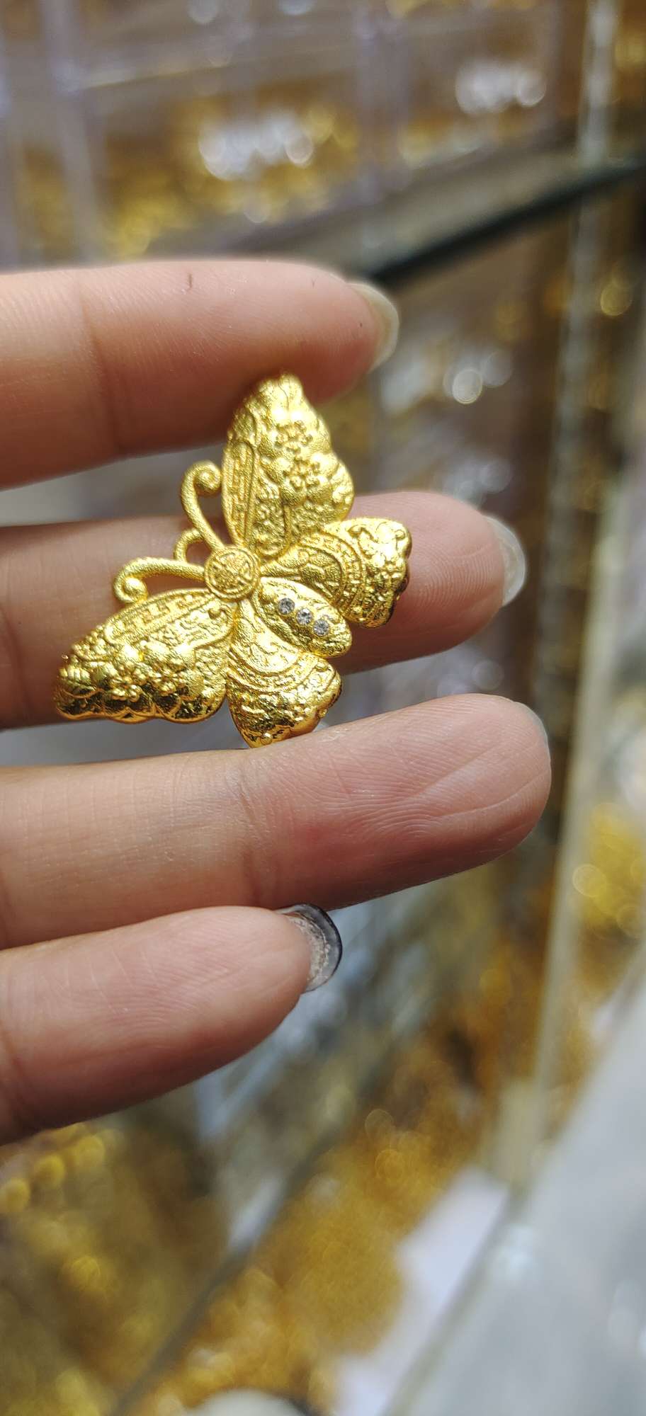 A wide range of fashionable accessories and accessories are available for selection. You can choose from a variety of personalized decorative items and accessories Specification image