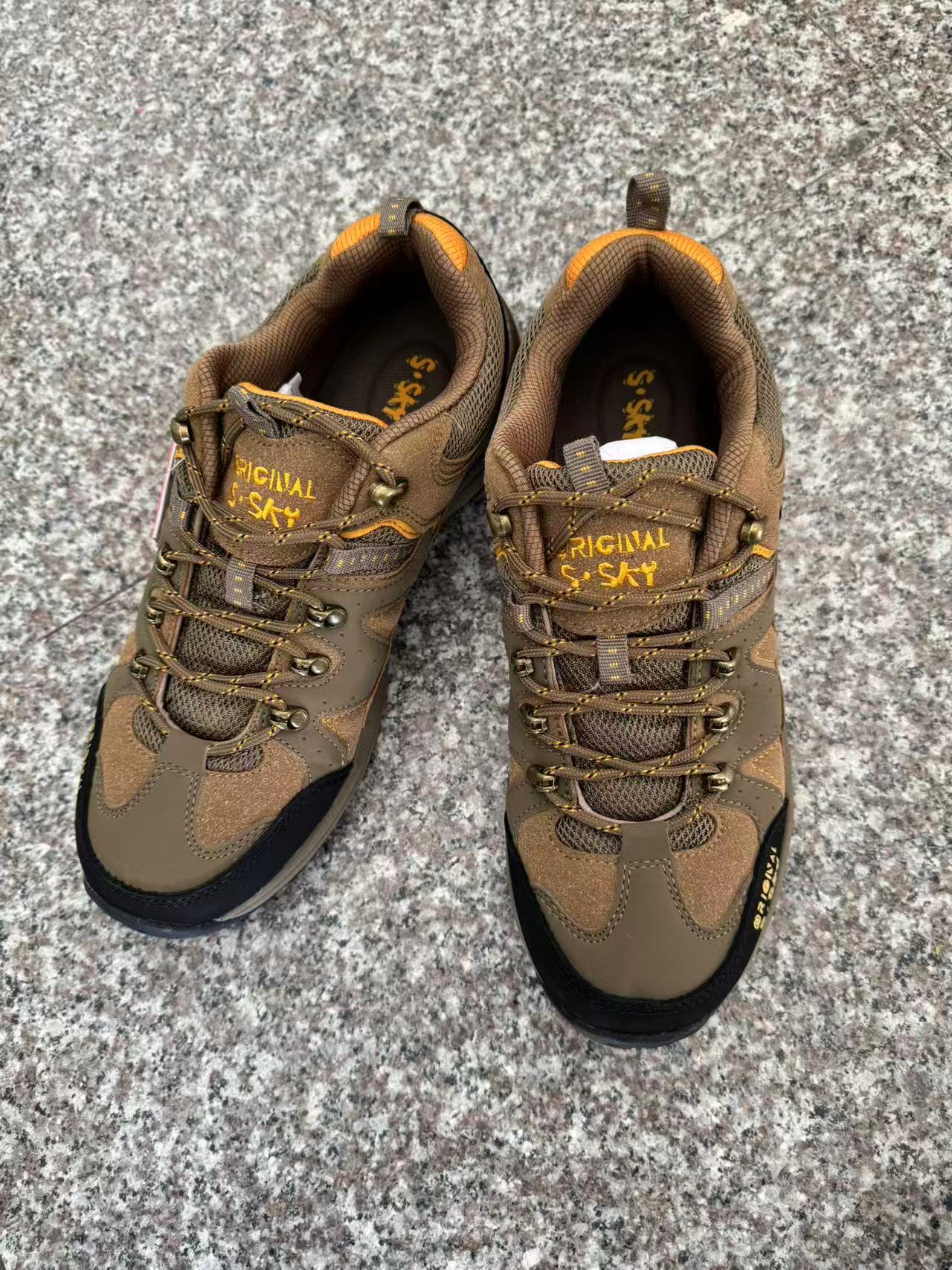 	新款男士四季轻便鞋防砸舒适减震防滑防护户外运动鞋