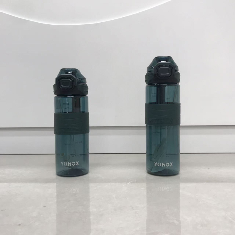大容量运动水杯 630/700ml 带刻度吸管杯 健身户外防漏便携水壶详情3