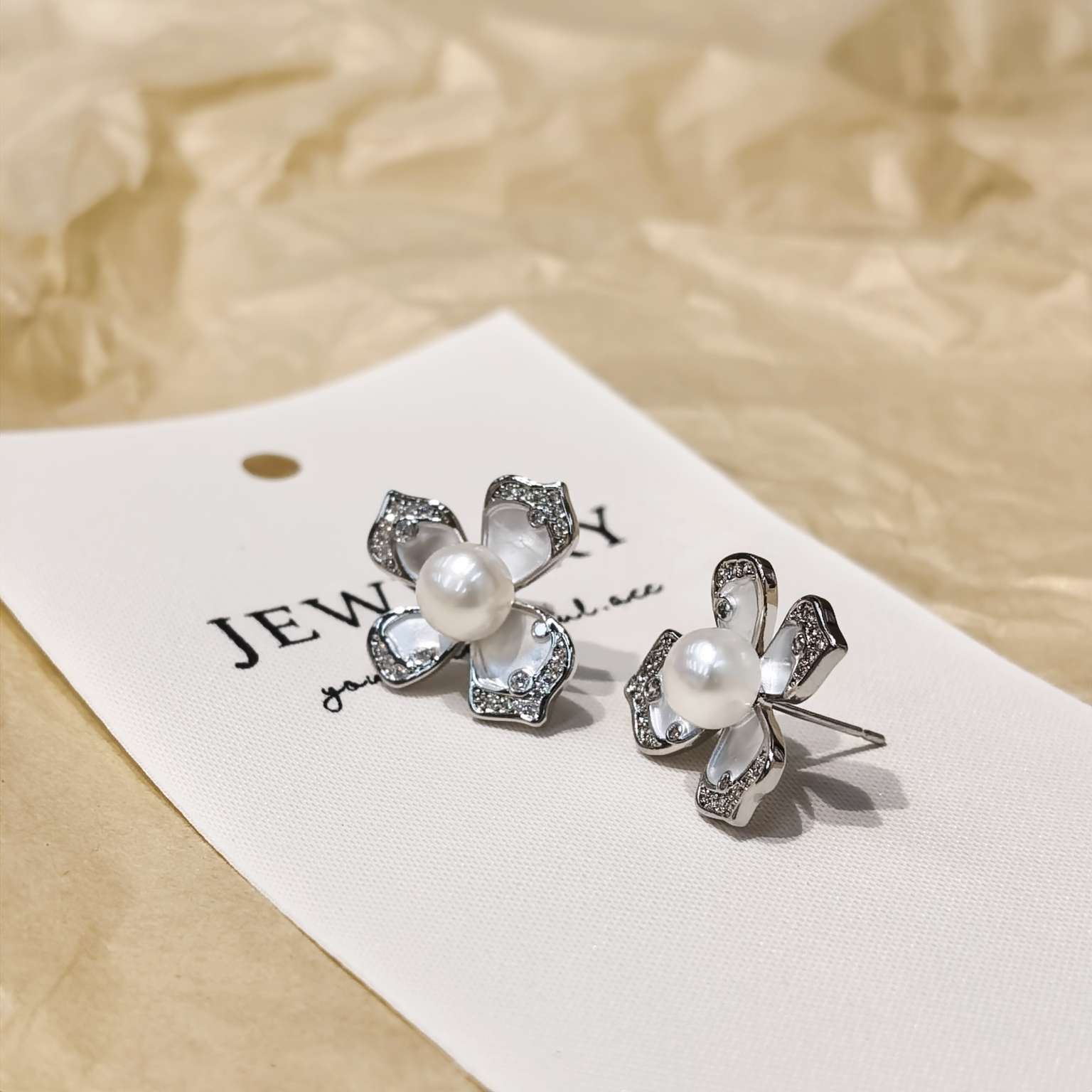 The gentle new four-leaf clover stud earrings by your ear, natural high-quality freshwater pearls 14k, gold-silver color series, elegant jewelry pearl necklace details Picture