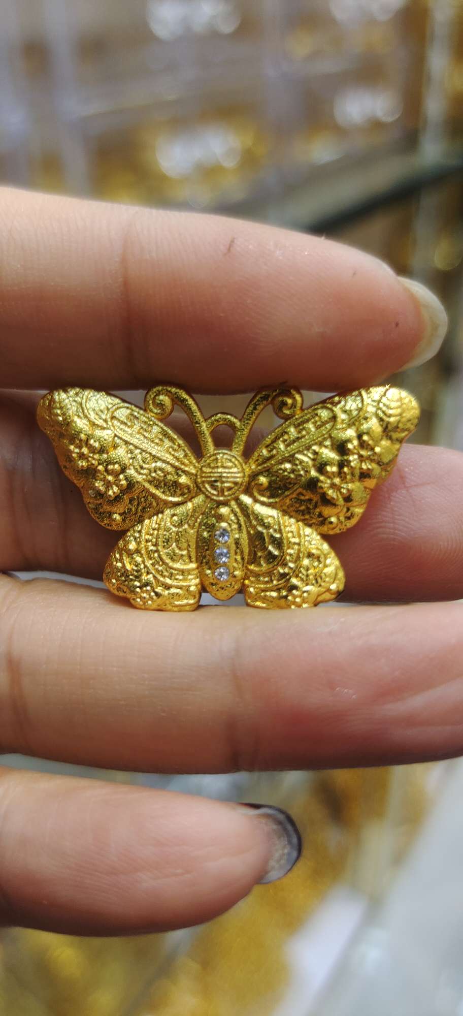 A wide range of fashionable accessories and accessories are available for selection. You can choose from a variety of personalized decorative items and accessories Item Picture