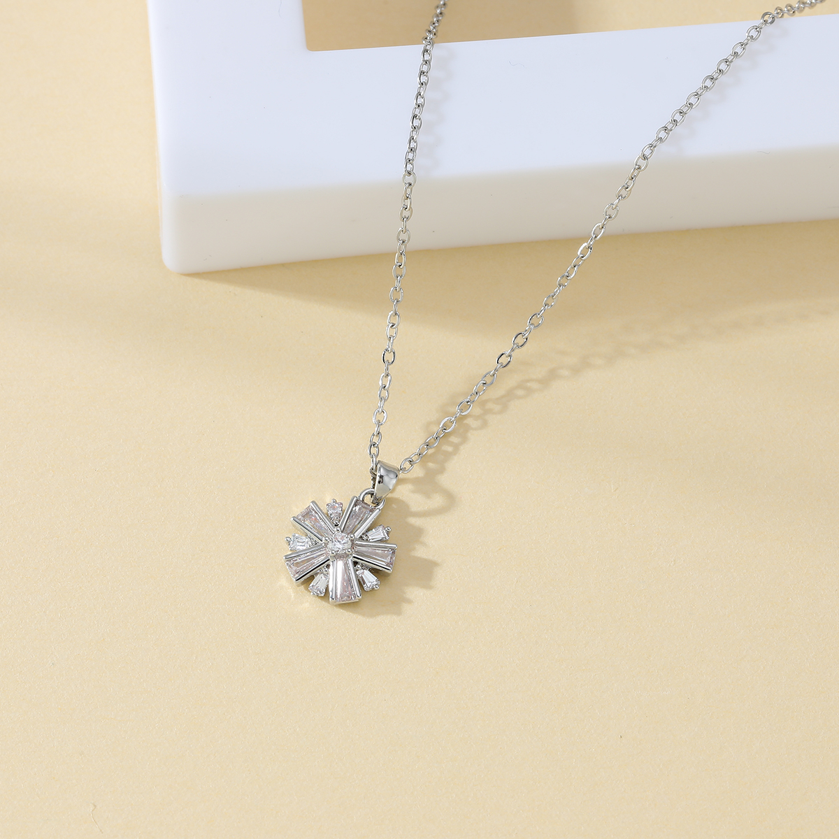 Xuhui brand premium copper plated with real gold and set with zircon, exquisite and dazzling, simple and elegant, high-quality, fashionable and versatile, simple necklace pendant full figure