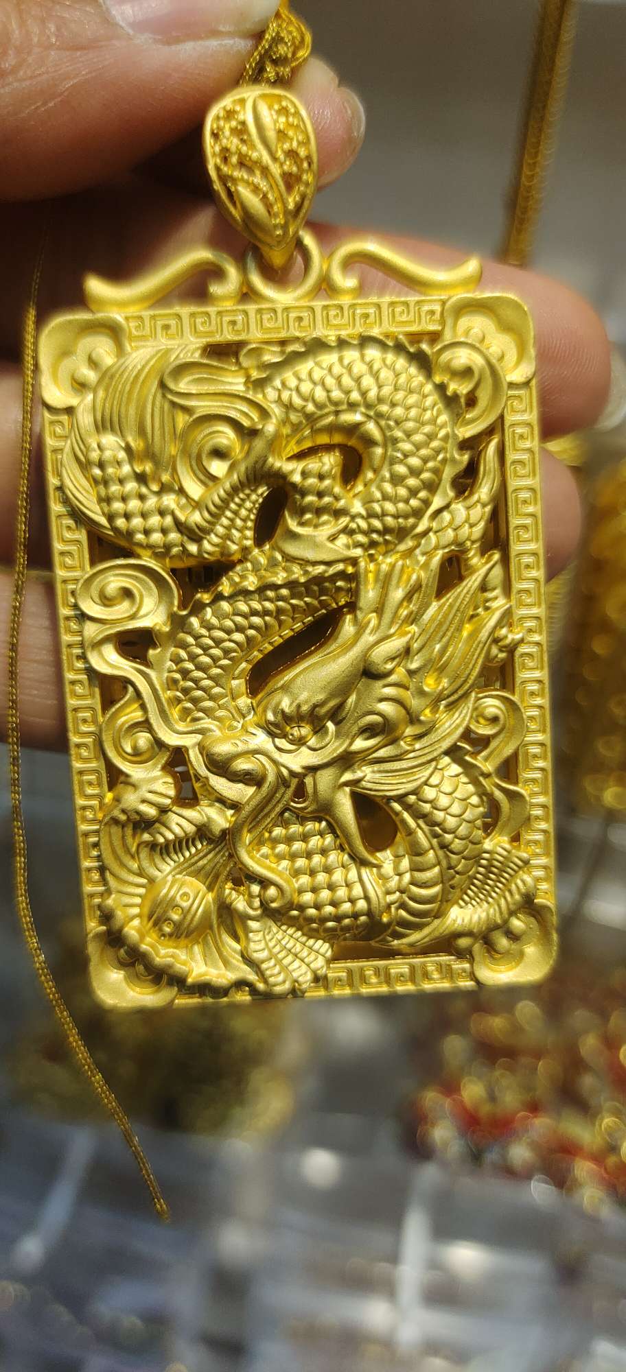 A wide range of fashion accessories and accessories, creative and eclectic decorative items, handcrafted DIY materials and accessories are carefully selected