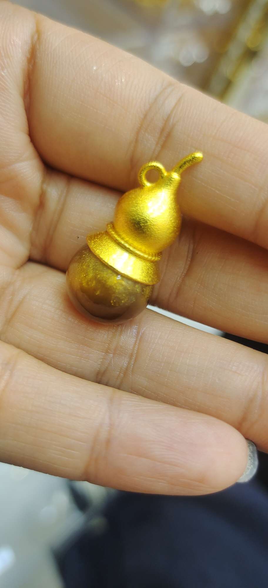 A wide range of fashionable accessory items for mixing and matching, versatile decorative accessories, and creative jewelry accessories to choose from Item Picture