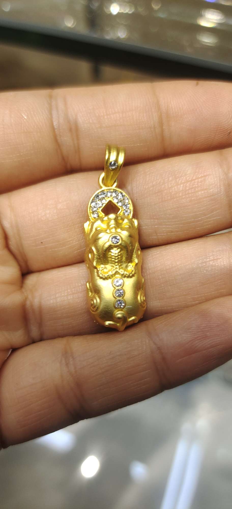 A wide range of fashionable accessories and decorative items are carefully selected. There are a hundred creative combinations of accessories and decorative items to choose from details Picture