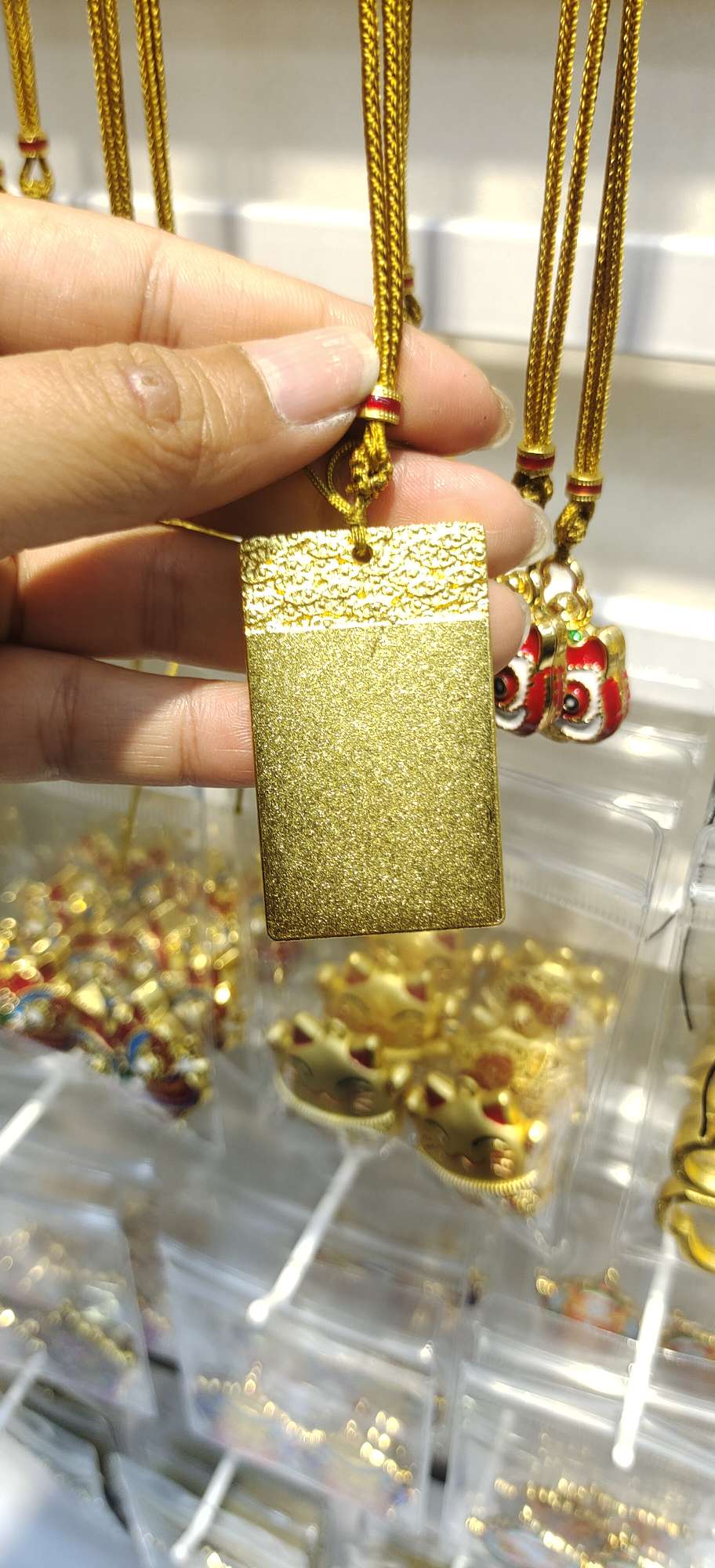 A wide range of exquisite jewelry accessories, creative and fashionable jewelry accessories, carefully selected and diverse choices details Picture