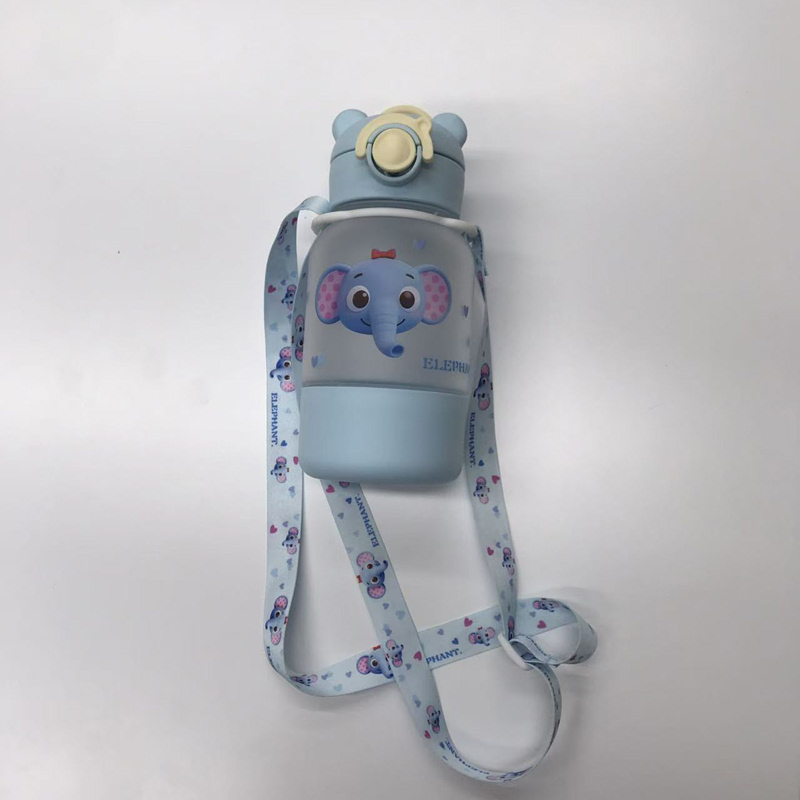 卡通动物带背带儿童吸管水杯 萌趣便携防漏水壶 宝宝幼儿园可爱喝水杯详情4