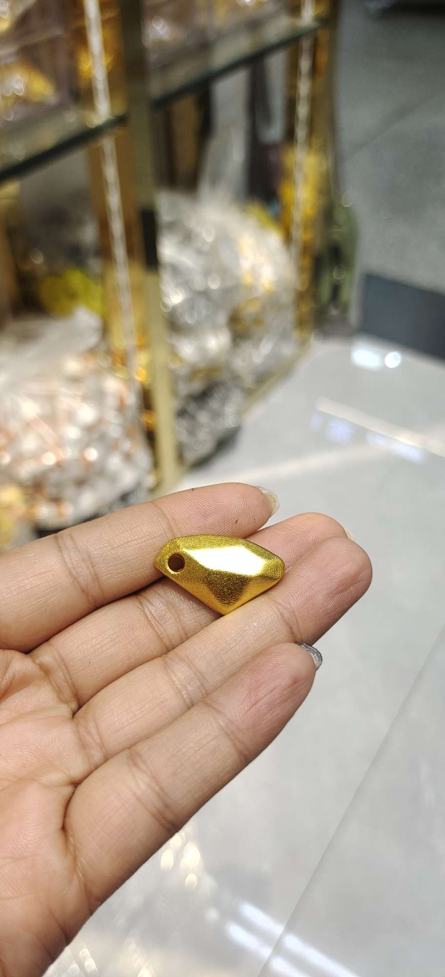 A wide range of carefully selected personalized decorative accessories and trendy accessories are available for you to choose from Item Picture