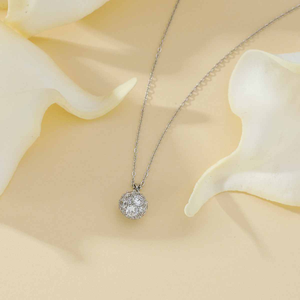 Xuhui brand premium copper-plated real gold and zircon inlaid high-quality, fashionable and versatile three-dimensional spherical necklace pendant full figure