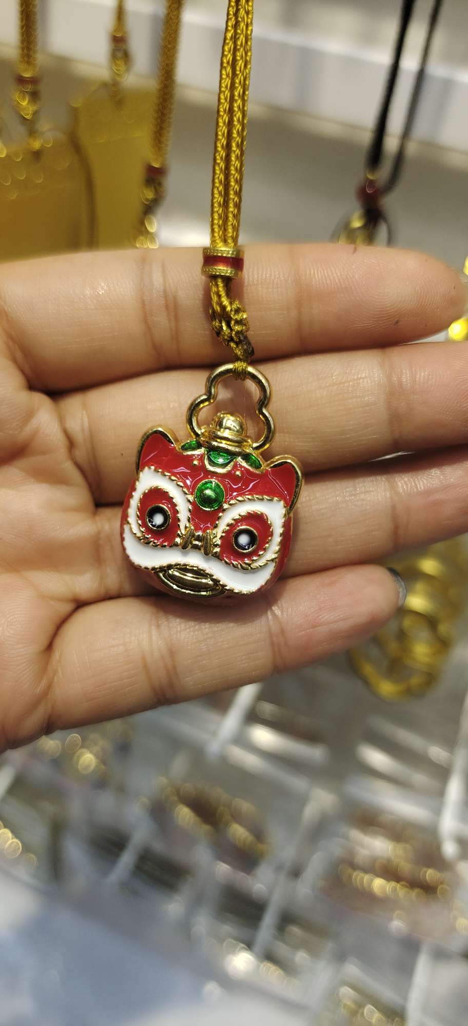 A wide range of fashionable accessories and decorative items are carefully selected. There are various styles to choose from, suitable for matching with trendy accessories details Picture