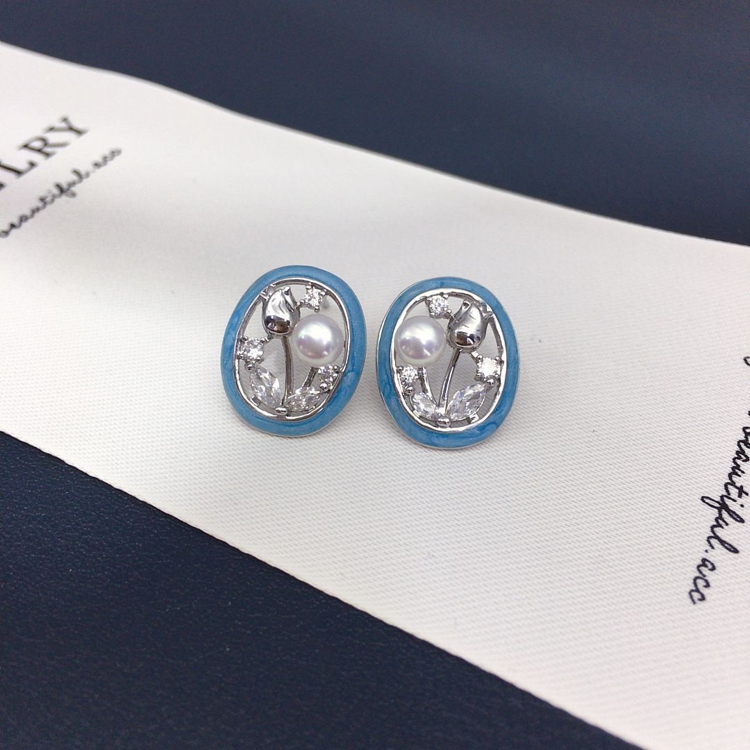 Retro hollowed-out rose geometric blue glazed natural freshwater pearl stud earrings, elegant, exquisite and high-end earrings necklace, pearl necklace jewelry detail image 3