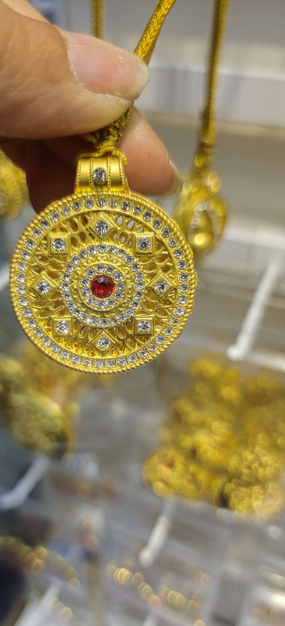 A wide range of fashionable accessories and personalized decorative items are carefully selected. There are various combinations of rich and colorful accessories and accessories
