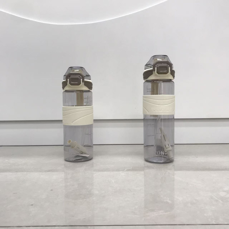 大容量运动水杯 630/700ml 带刻度吸管杯 健身户外防漏便携水壶详情5