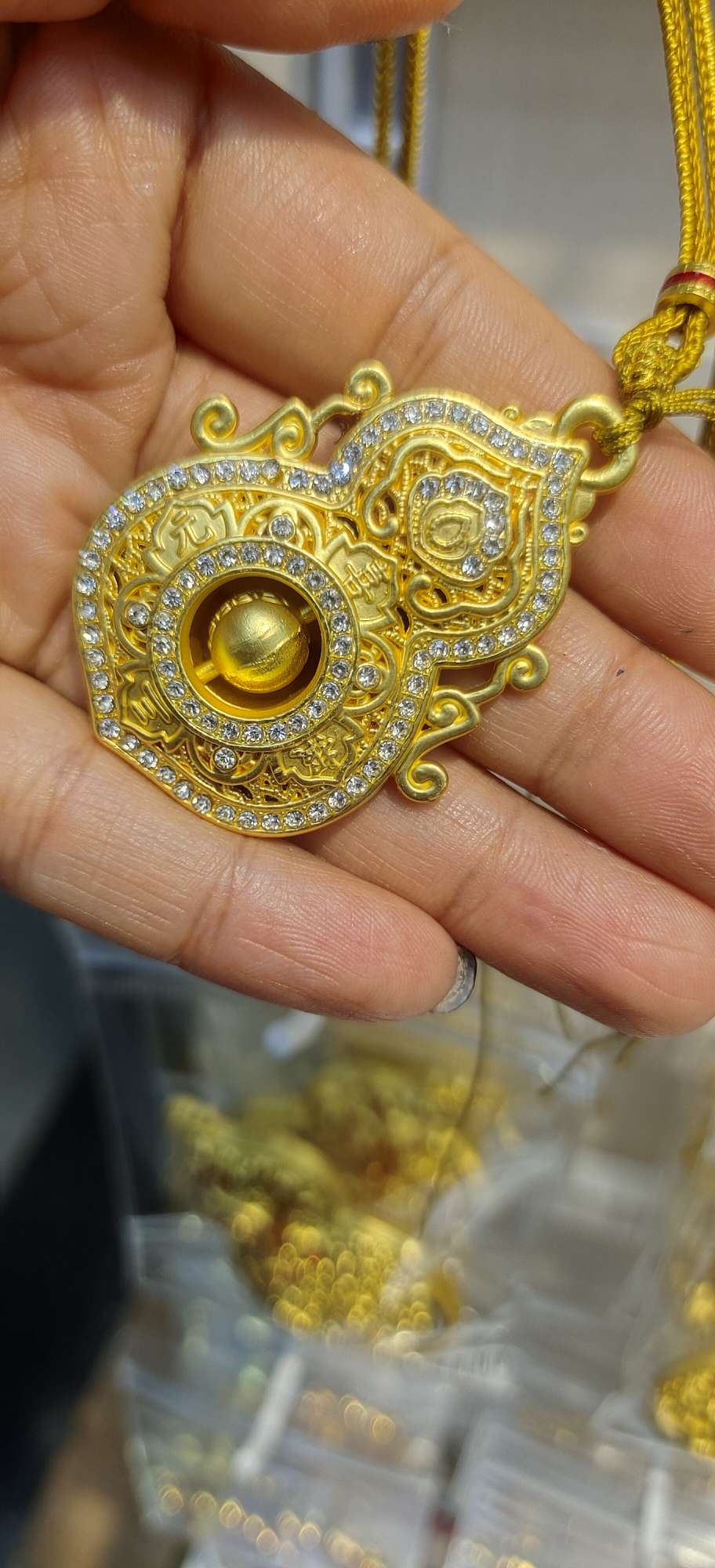 A wide variety of fashionable accessories and ornaments to choose from, with a rich selection of styles, suitable for matching with trendy accessories and ornaments Specification image