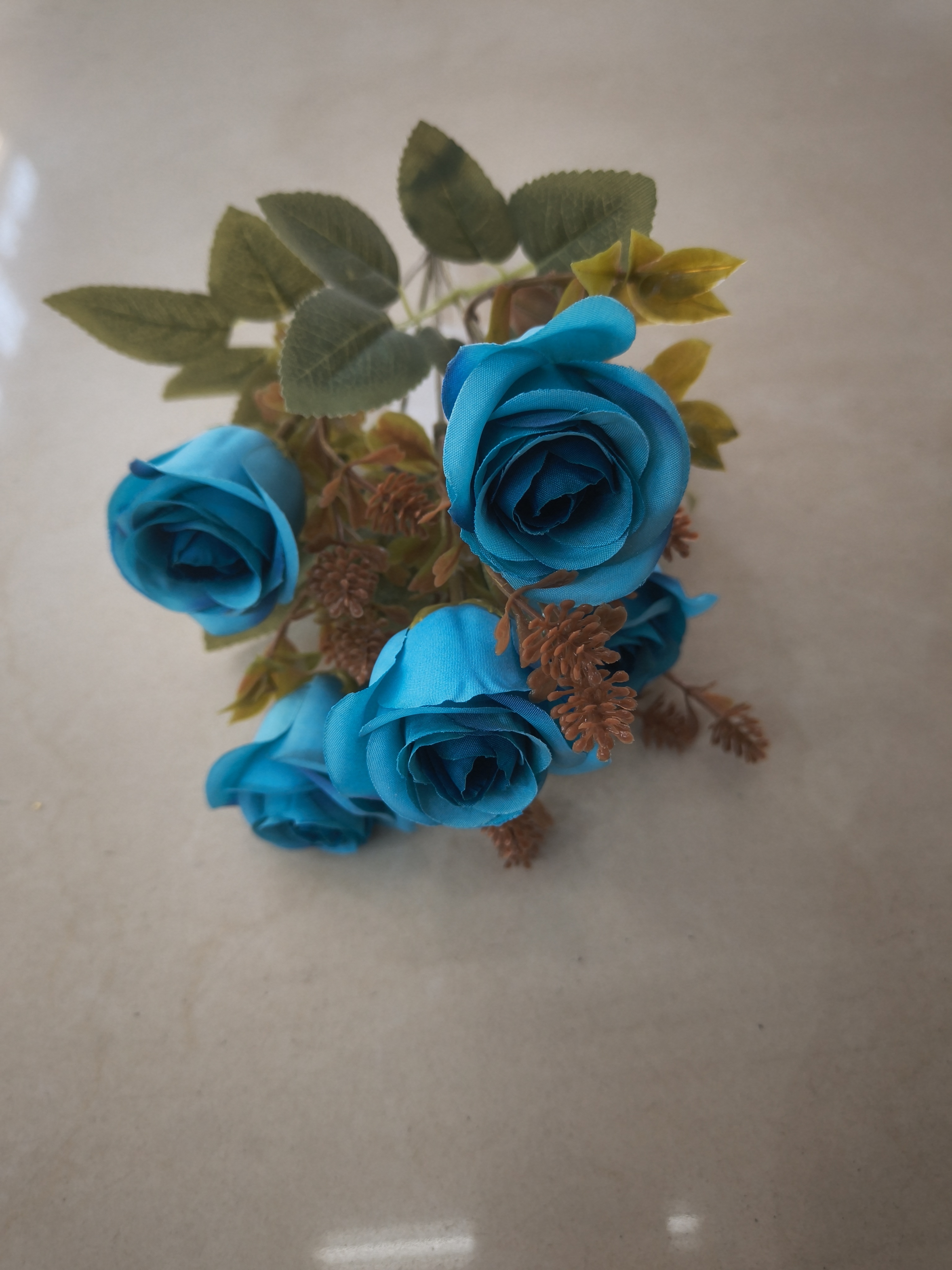 The living room decoration features artificial flowers and artificial flowers. The venue arrangement is a small bunch of 5-head sweet rose wedding artificial flowers, artificial flowers for women in 2025, forest-themed purple flowers and artificial flowers pic 3