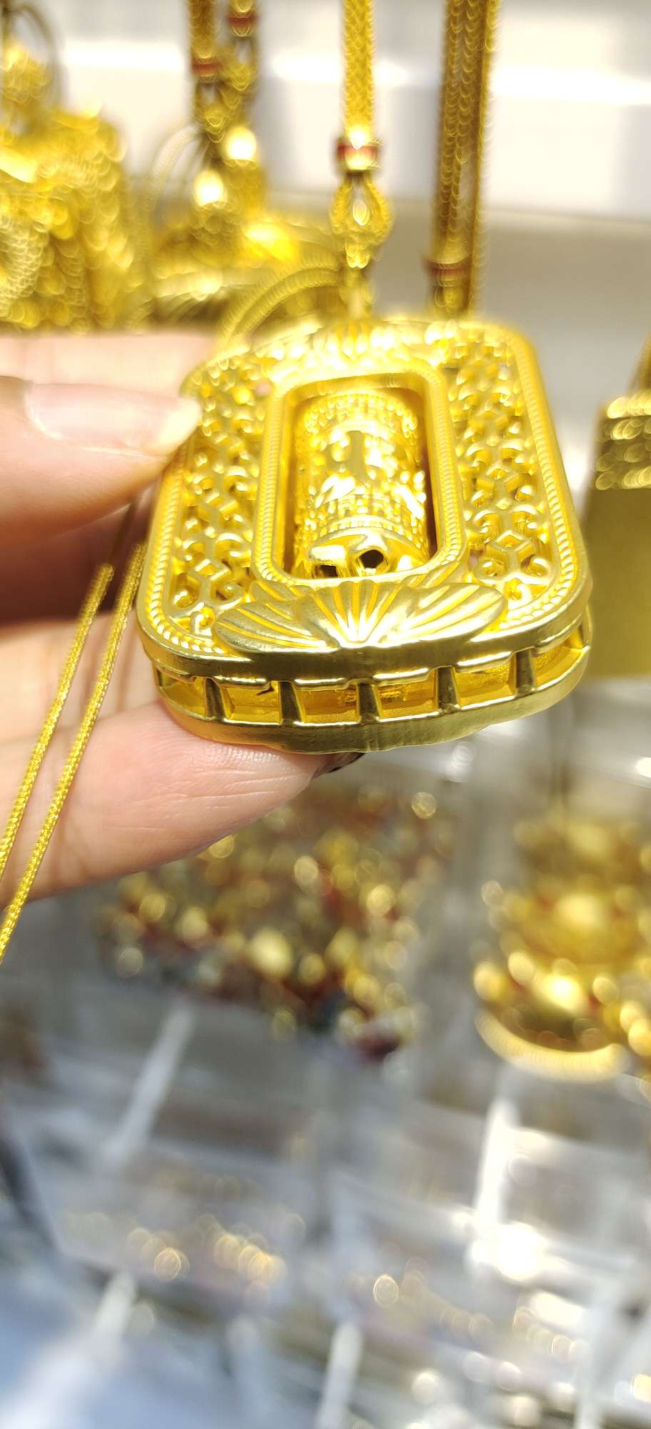 A wide range of fashionable accessories and accessories, creative mixed and matched accessories, decorative items, DIY material packs, and a selection of versatile accessories and accessories details Picture