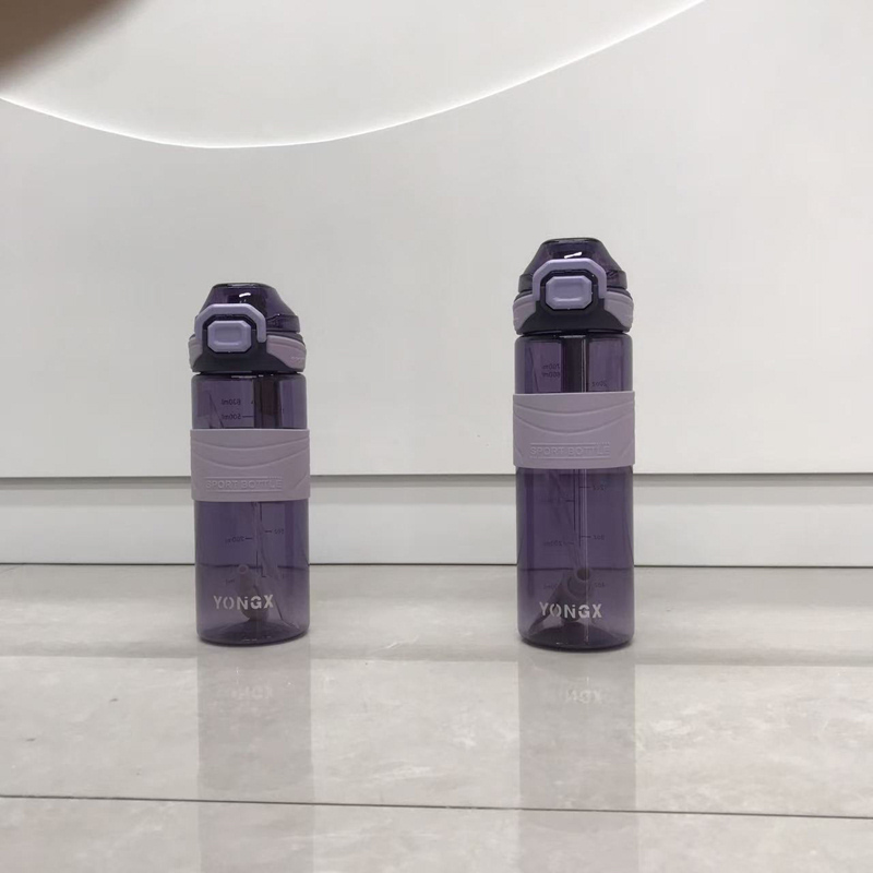 大容量运动水杯 630/700ml 带刻度吸管杯 健身户外防漏便携水壶详情4