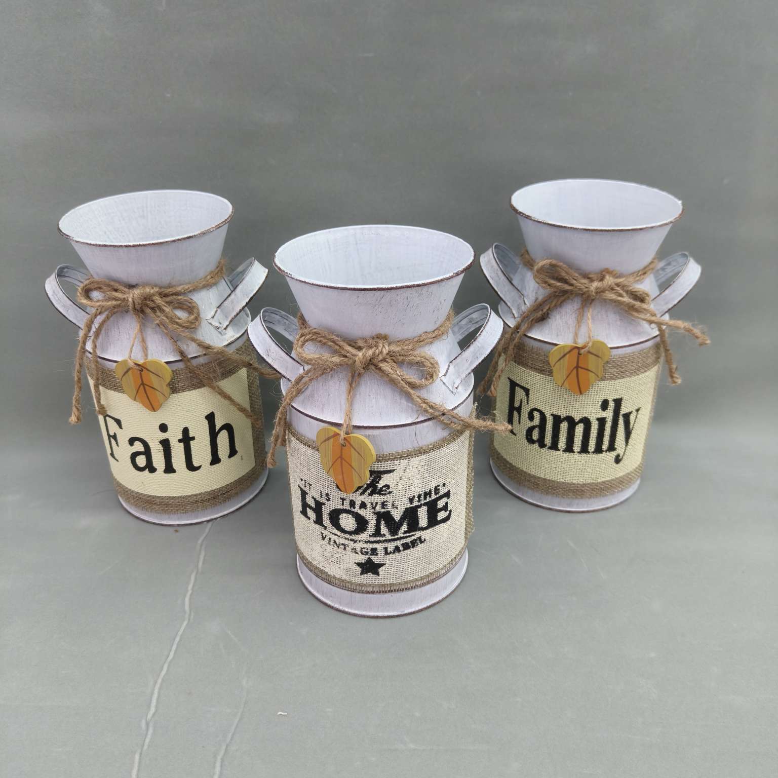 做旧复古风格铁皮花瓶