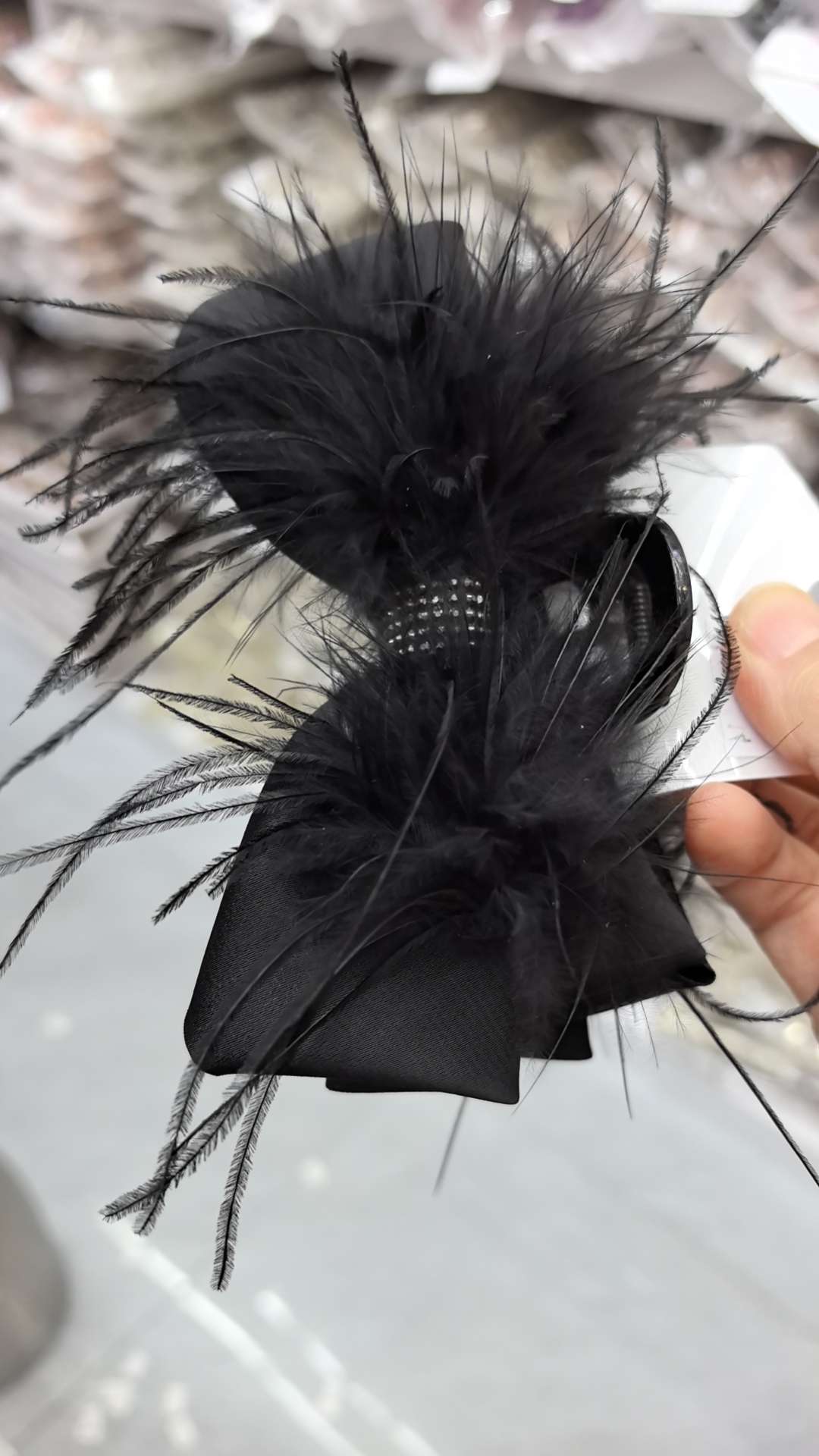 A variety of fashionable hair accessories, including hair combs, hair bands, forehead ornaments, headbands, and striped hair bands, are available for selection. They are versatile hair accessories and headbands Item Picture