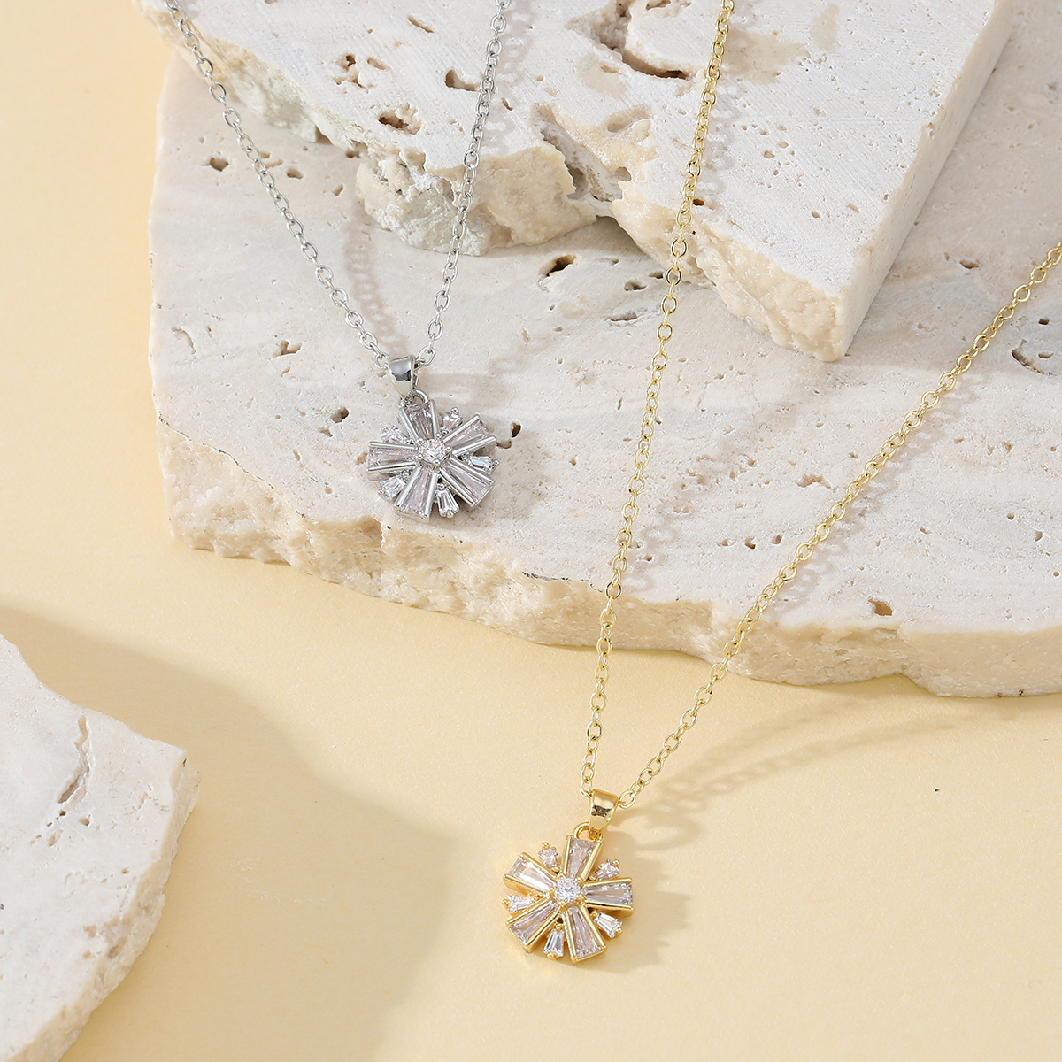 Xuhui brand premium copper plated with real gold and set with zircon, exquisite and dazzling, simple and elegant, high-quality, fashionable and versatile, simple necklace pendant Item Picture