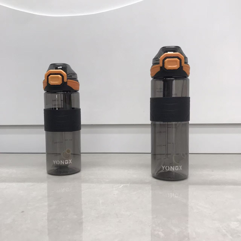 大容量运动水杯 630/700ml 带刻度吸管杯 健身户外防漏便携水壶详情6