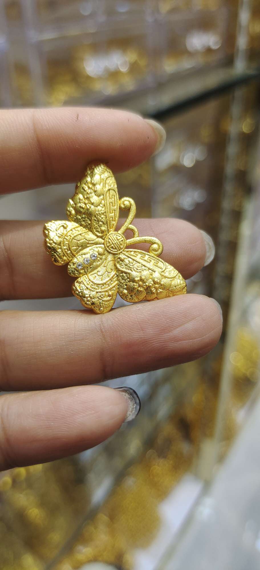 A wide range of fashionable accessories and accessories are available for selection. You can choose from a variety of personalized decorative items and accessories details Picture