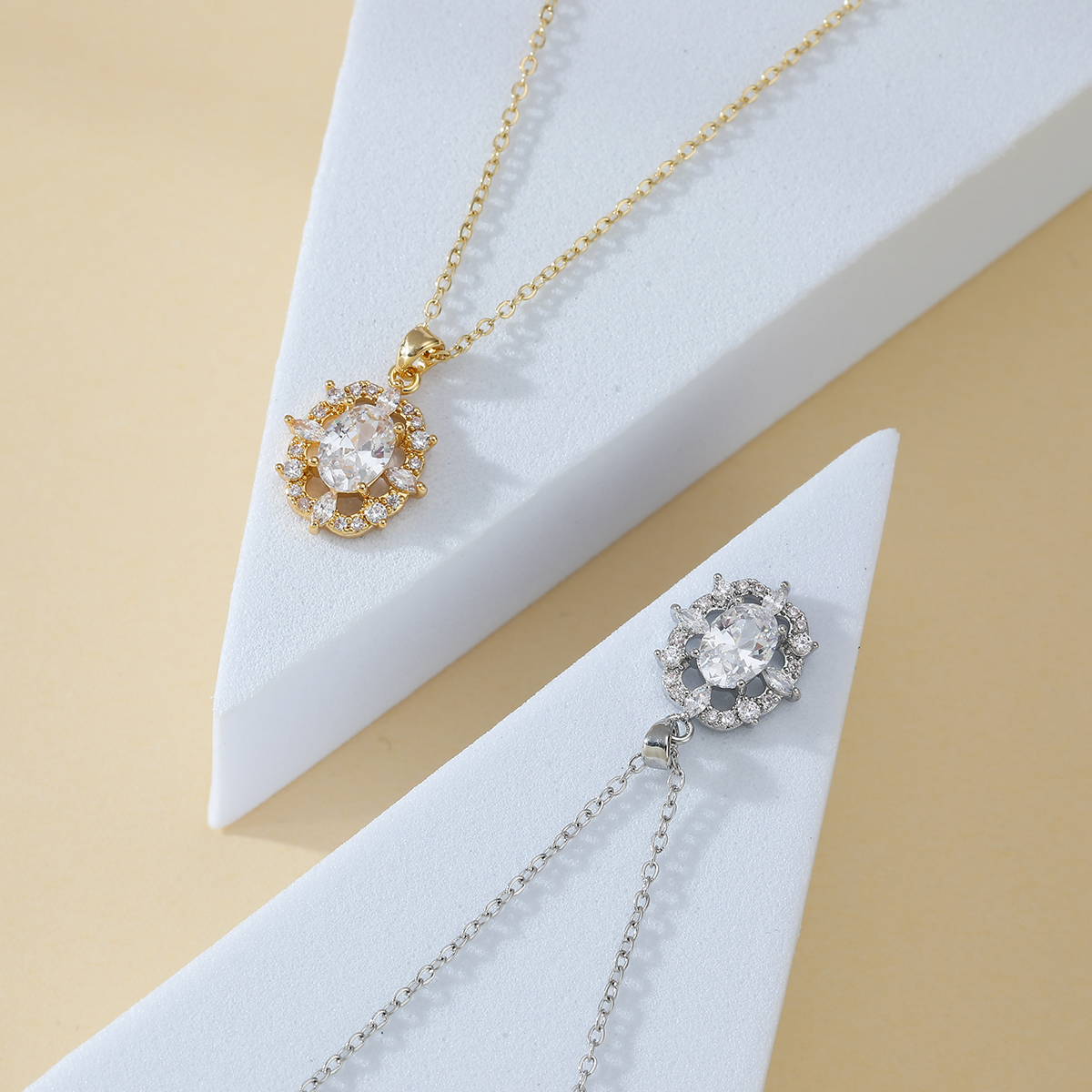 Xuhui brand premium copper plated with real gold and set with zircon, exquisite and dazzling, simple and elegant, high-quality and fashionable, egg-shaped, versatile and simple necklace pendant Item Picture