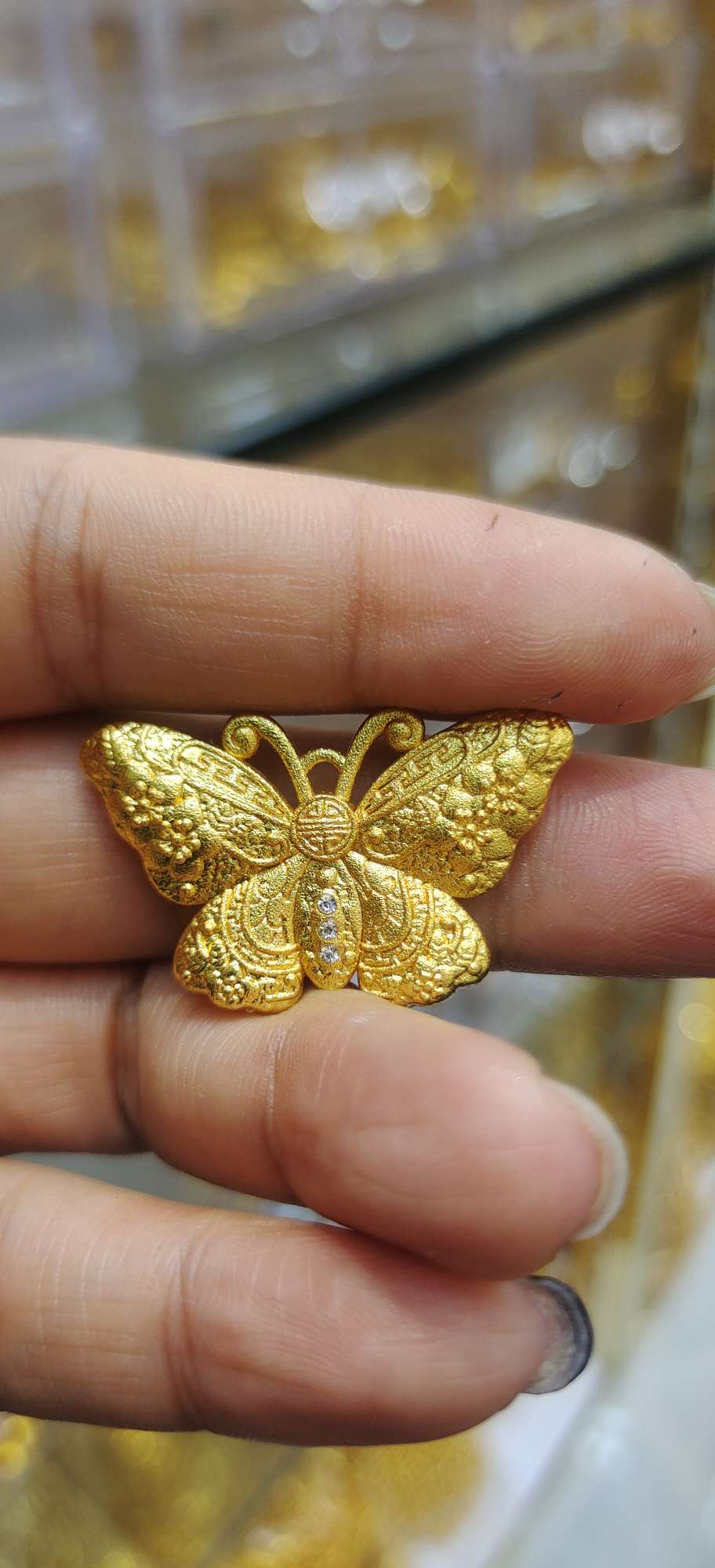 A wide range of fashionable accessories and accessories are available for selection. You can choose from a variety of personalized decorative items and accessories Application Scenario